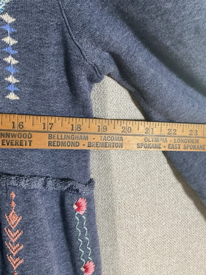 Suéter con Capucha Tua en Niveles Cremallera Talla Pequeña Bordado Foto 3 de 4