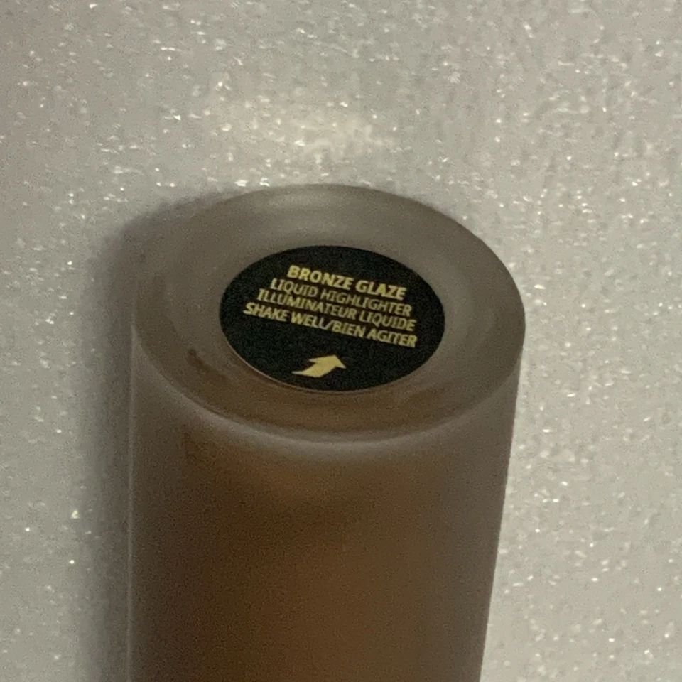 Mac cosmetics Skinfinish Lightstruck Liquid Highlighter | Bronze Glaze | RRP £32 - Image 4 of 4