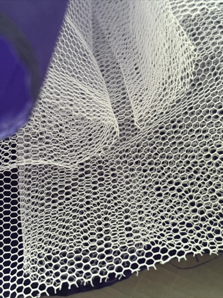 Saia Toile Malha Sobre Tecido Roxo para Costura Sob Saias Volume Fantasia Artesanal - Imagem 4 de 4