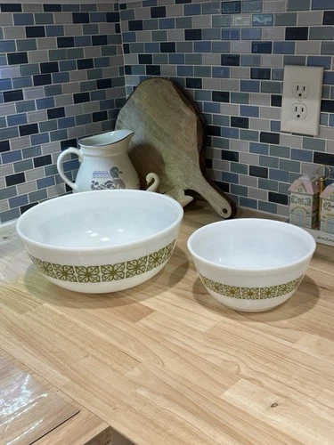 Pyrex Vintage Verde Square Flowers Mixing Bowl Set Of 2