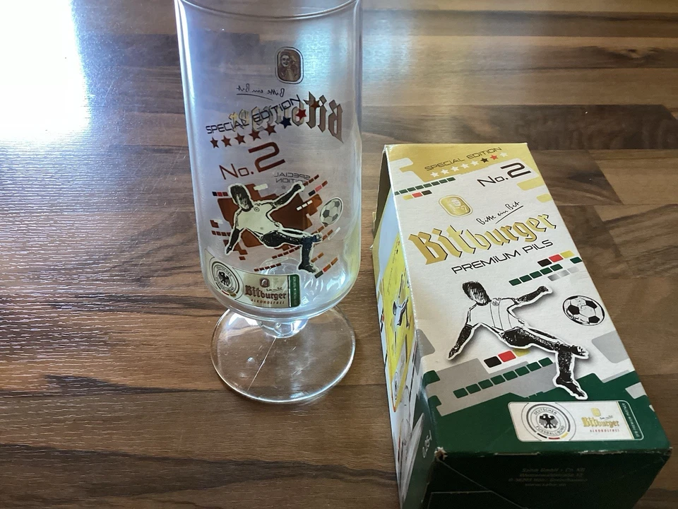 Bitburger Premium Pils Bierglas Special Edition No. 2 Fußballmotiv OVP - Bild 2 von 4