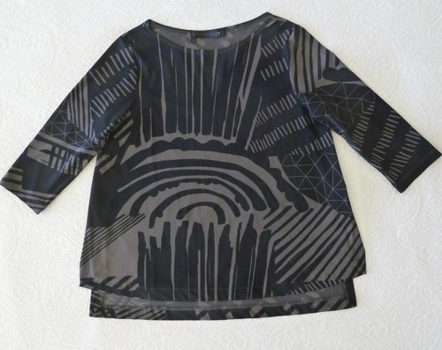 Top PORTO SF Negro Gris Tejido Abstracto Geo Asimétrico Dobladillo Línea A Reeva 3 M/L $276 - Imagen 7 de 10