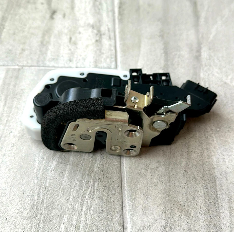 LIFE WARR 2007 - 2012 Genuine Nissan Sentra Door Lock Actuator Latch RIGHT FRONT - Image 3 of 4