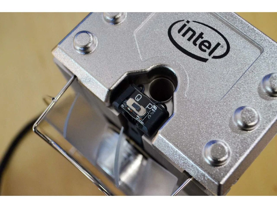 Genuine Intel Extreme Cooling Fan Heat Sink for i5-10600K LGA1200 up to 165W - Image 4 of 4