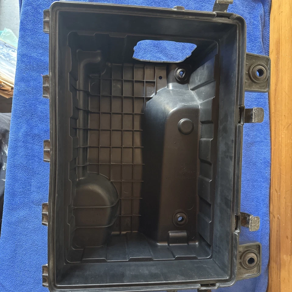 Очиститель коробки воздухозаборника в сборе 2003-2009 Dodge Ram 2500 3500 от оригинального производителя 03-09 - Изображение 4 из 4