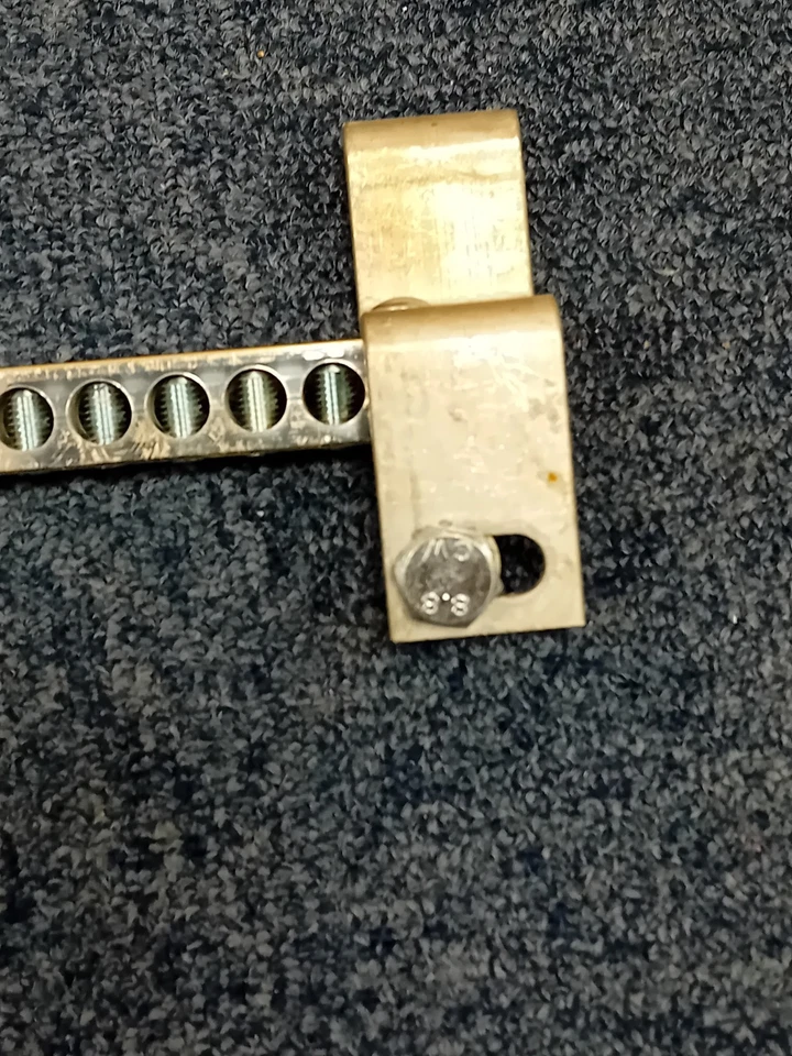 Eaton / Memshield 2 - 400 amp Earth Bar taken from a 12 way Panel board). - Image 4 of 4