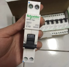 1PC NEW Schneider Circuit breaker A9D95610 iDPNN Vigi+ C10 30mA 1P+N #YY