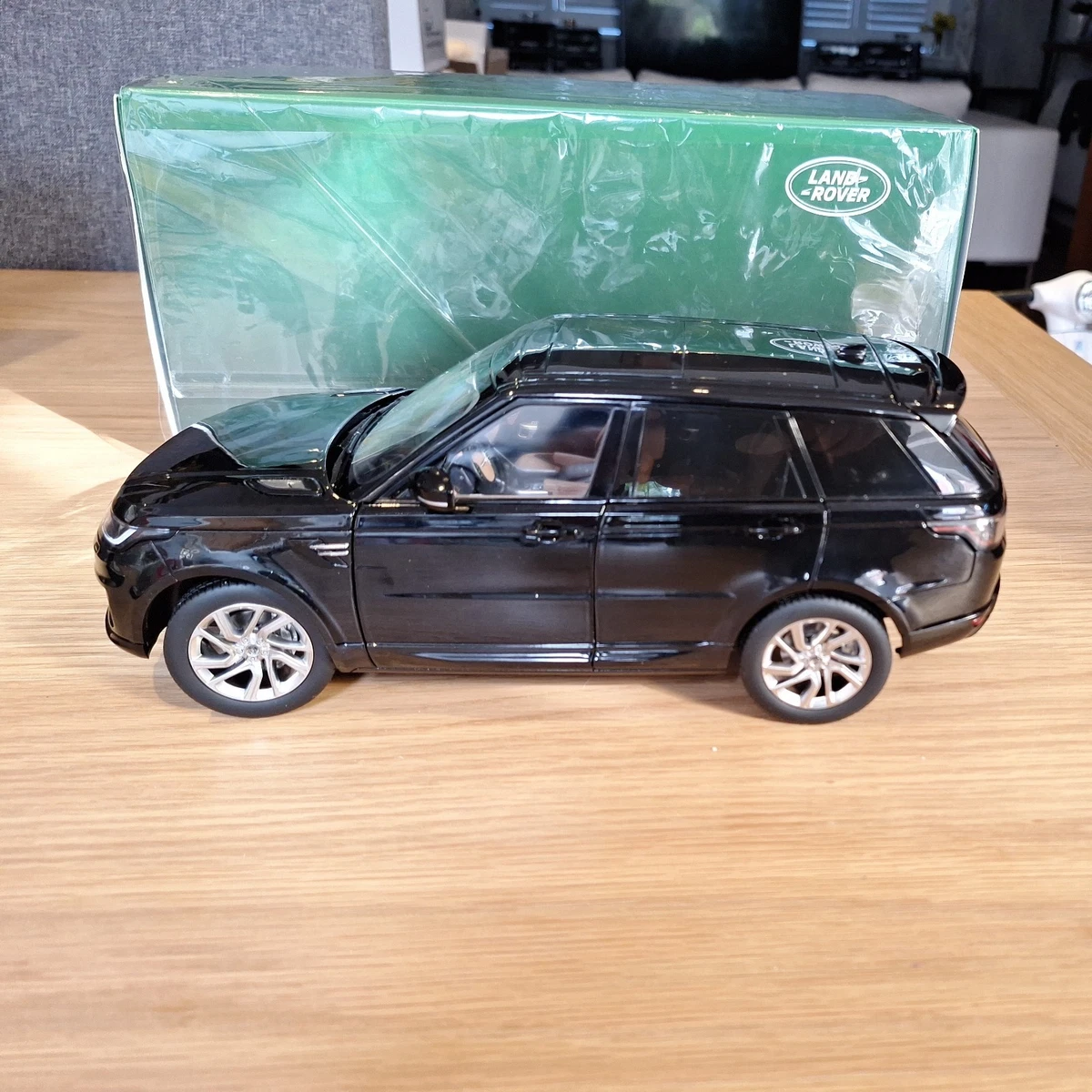 Range Rover Plastic 1:18 Scale Diecast Cars, Trucks & Vans for