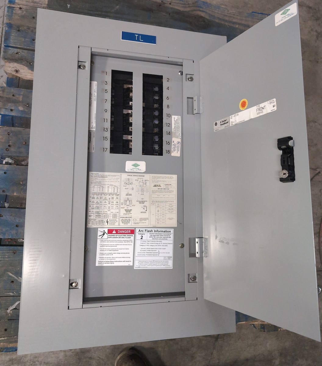 GE AQF3181MB Panelboard 125A 208/120V 3PH 4W 18Cir MLO Panel 125