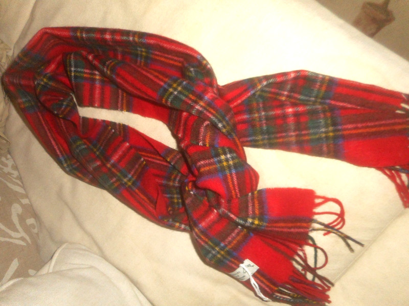 SHEPHERDS  LAND  100%   LAMBSWOOL  FRINGED  SCARF  TARTAN   12 in x 64 in NWOT