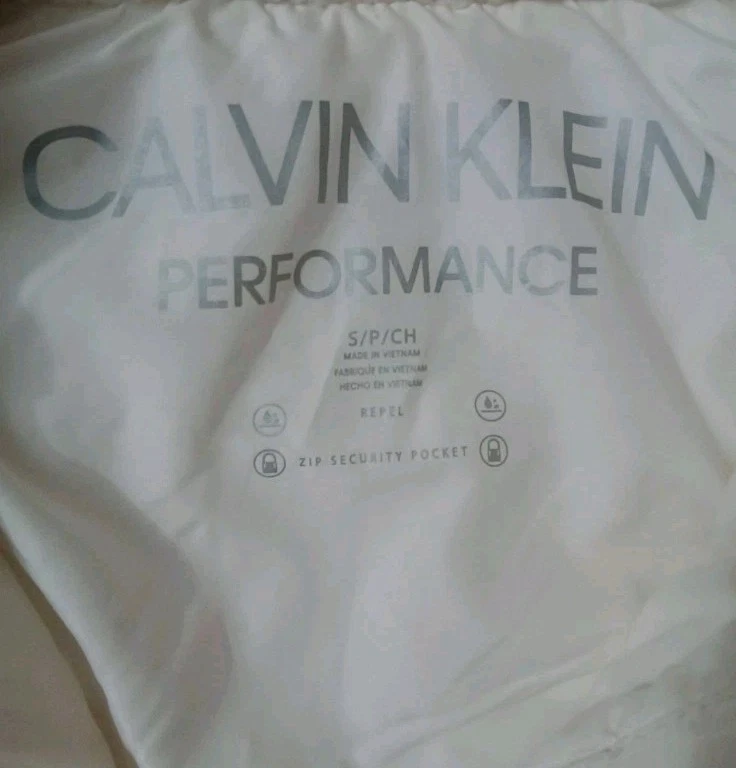 Chaleco Calvin Klein Performance Talla Pequeña Foto 3 de 4