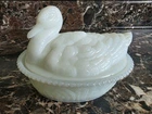* READ* Atterbury & Co Style Duck on a Nest Dish Opal Ware Milk Glass Reed Base