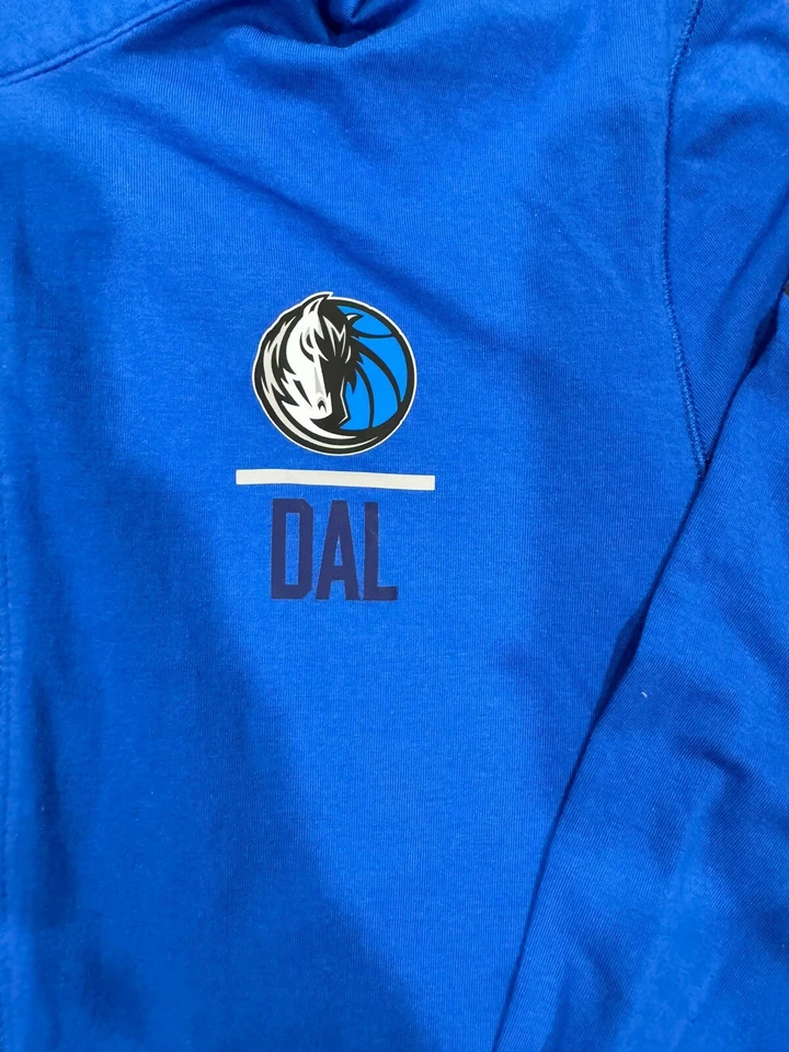 Novo Under Armour Feminino Dallas Mavericks NBA Combinar Algodão Carregado PO 1/2 Zíper GG - Imagem 2 de 4