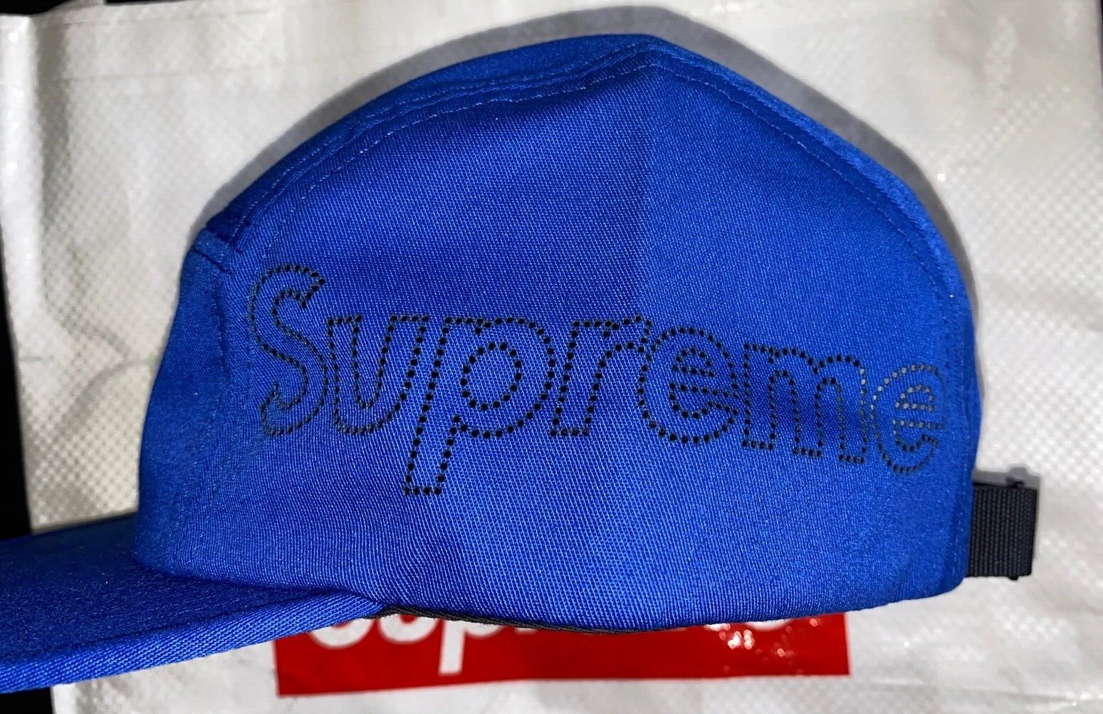 Supreme SS16 Perforated Camp Cap Dark Royal FLAMBANT NEUF avec étiquettes boîte chapeau logo cdg camo