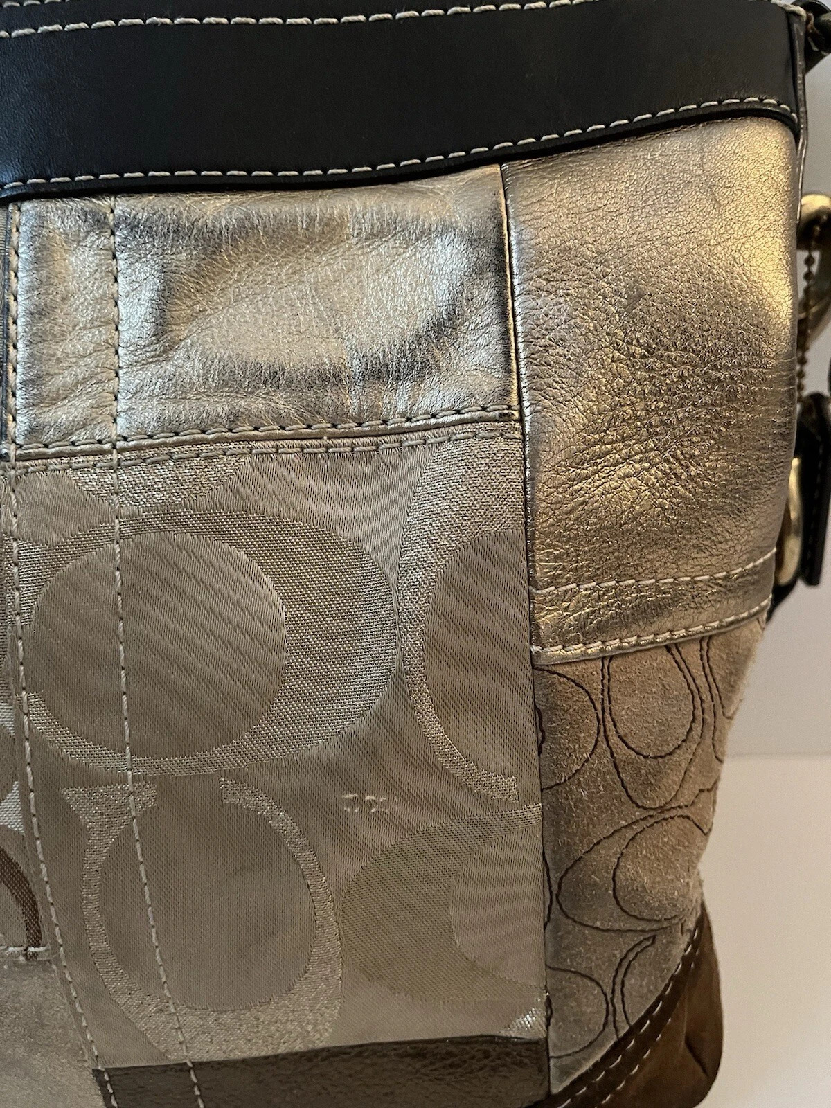 Borsa a tracolla e portafoglio vintage Coach monogramma patchwork marrone pelle scamosciata oro pelle scamosciata