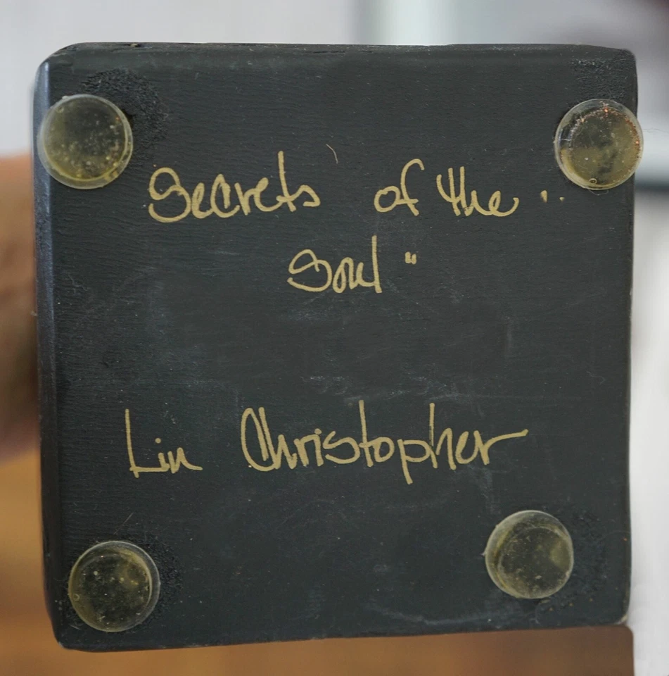 LIN CHRISTOPHER Secretos del Alma Escultura Madera Maché 35" Firmada Foto 3 de 4