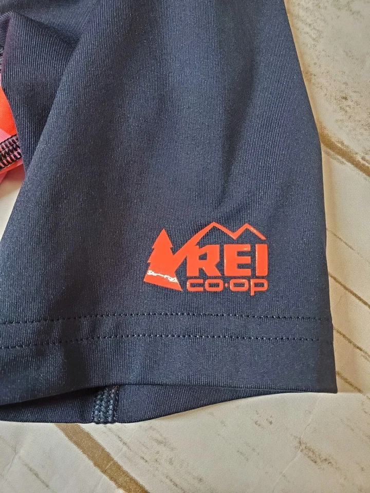 Camisa de natación REI cooperativa con protección contra erupciones para niñas niños 10-12 Top rojo colorido Foto 2 de 4