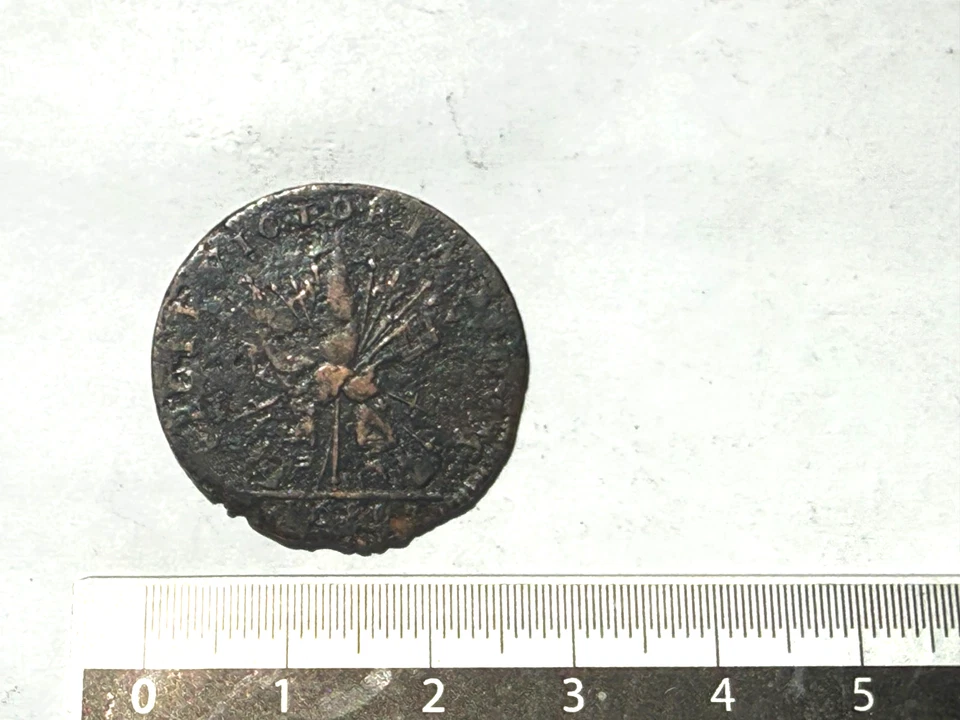 Pièce en cuivre à déterminer daté de 1680! 5,44 g - Photo 3/3