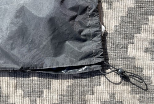 Funda protectora IKEA Töstero parasol 220x65 cm negra + bolsa protección contra la intemperie - Imagen 9 de 17