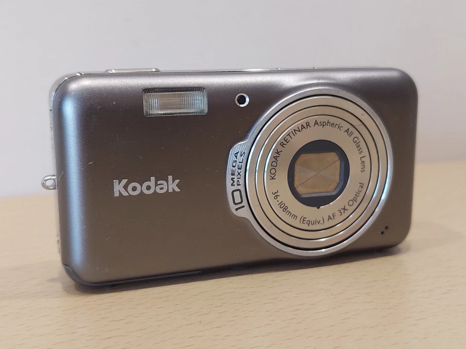 Digital Camera Kodak EasyShare V1003 10MP 3x Optical Zoom - Image 3 of 4