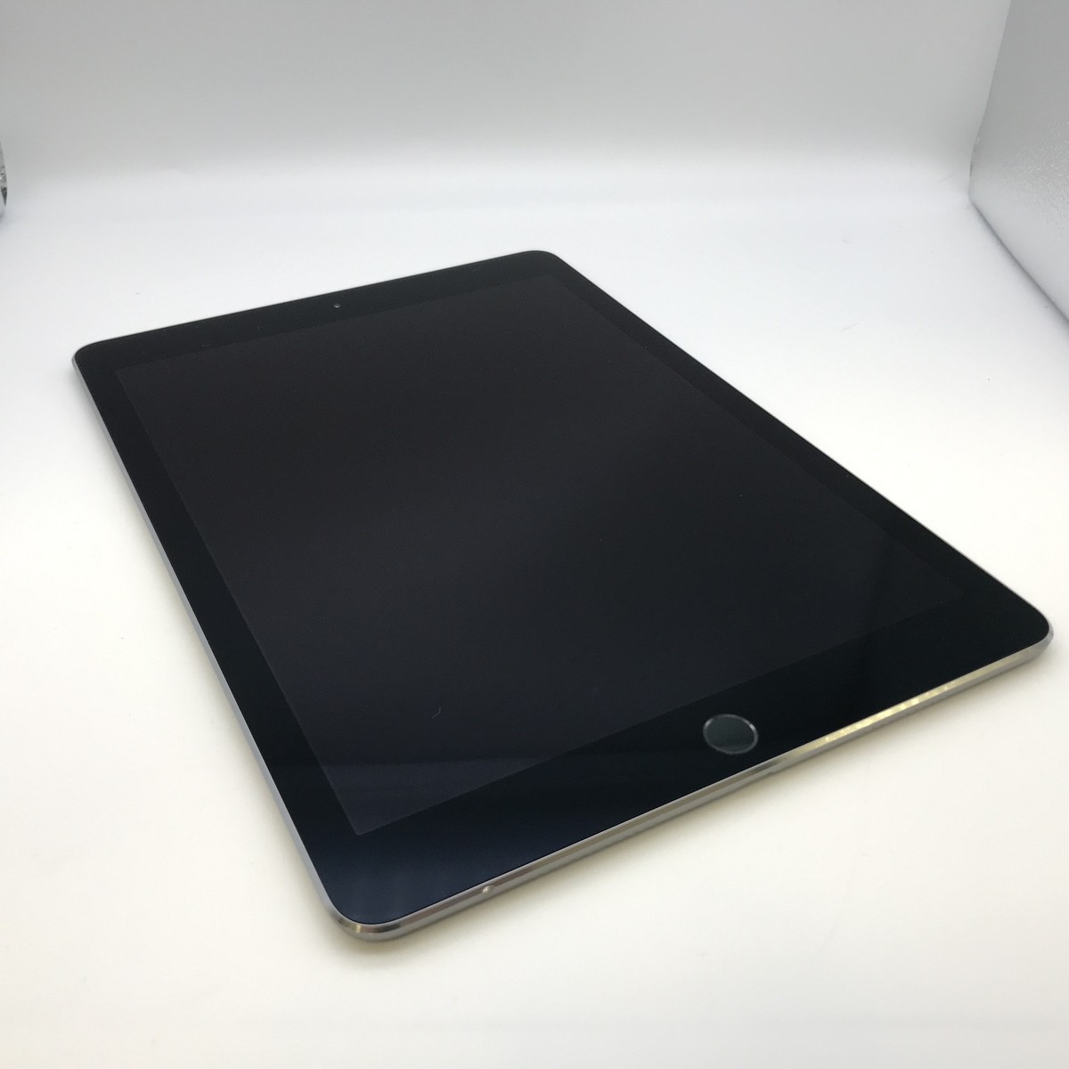 Apple iPad Pro 9.7 128GB Space Gray WiFi Excellent Condition