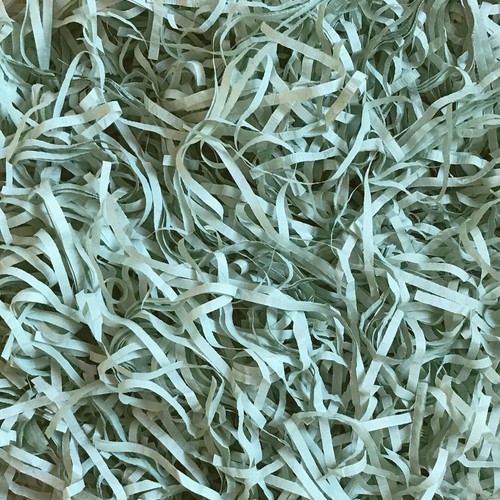 Salbeigrün geschreddert Stoffpapier Vintage grün zerkleinert Box Füllstoff Geschenkbox Korb