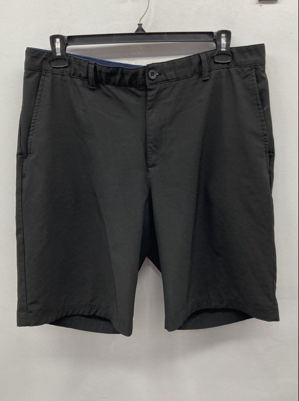 IZOD Golf Men's Black Flat Front Performance Shorts Size 38