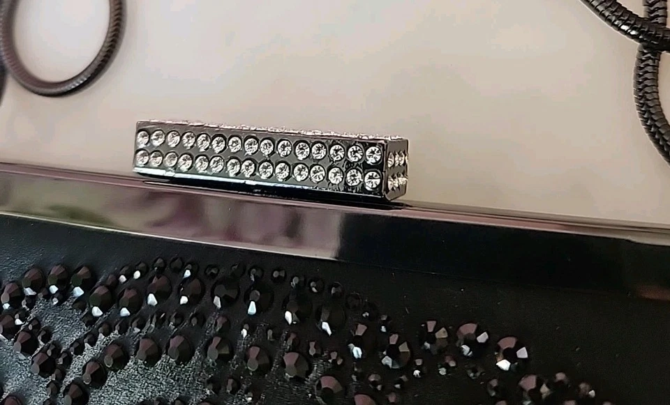 Bandolera sin asas BADGLEY MISCHKA - cadena sin asas de noche satinada negra con estrás Foto 3 de 4