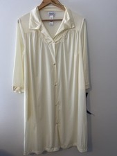 Vtg. Vanity Fair M Women's Nightgown Silky floral embroidery Gown Robe With Tags