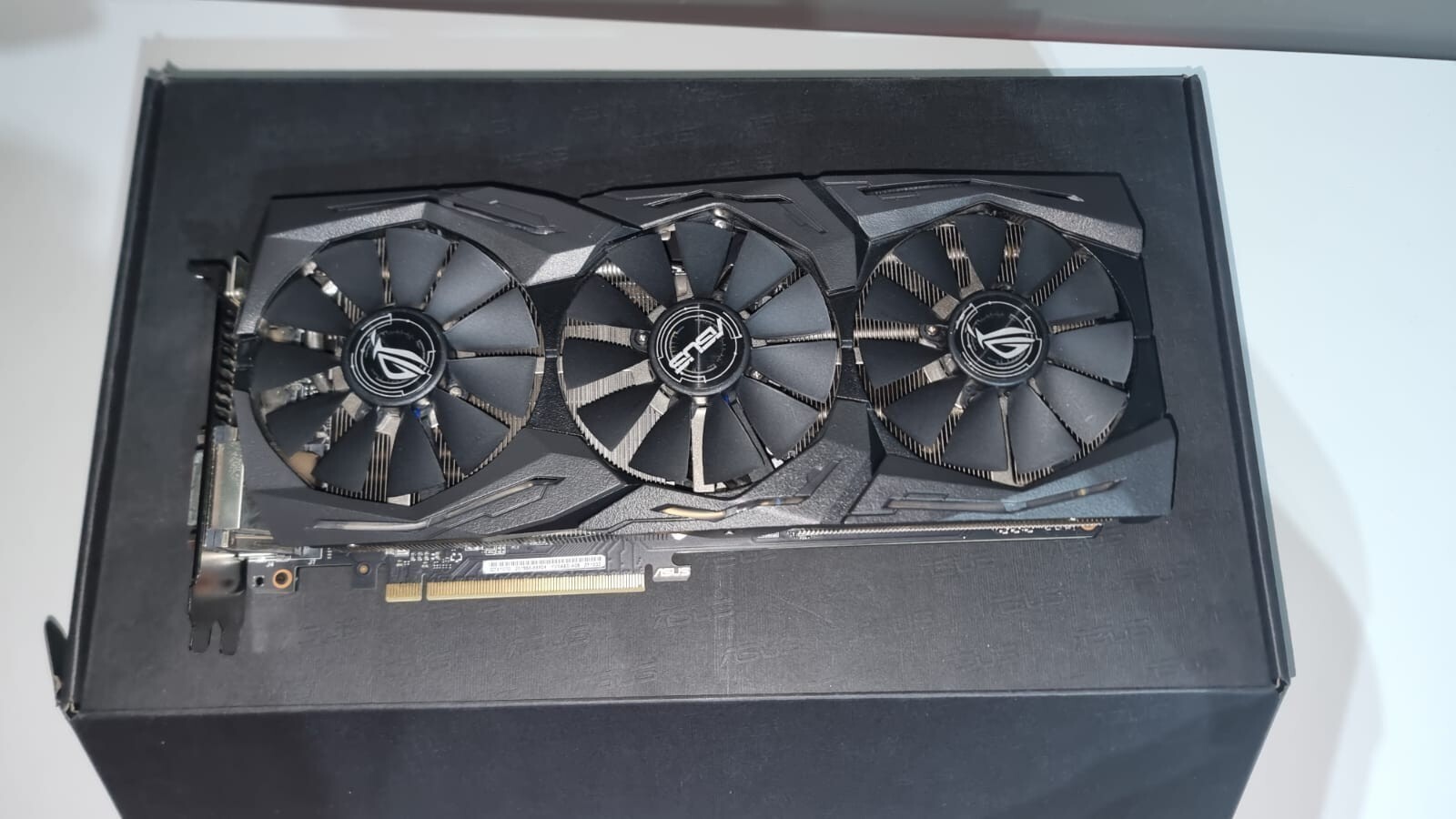 ASUS GTX 1070 Strix Gaming 8gb (no original box)