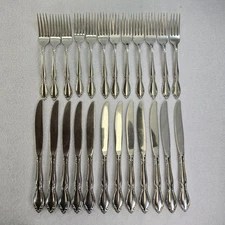 Oneida Ltd STRATHMORE HERITAGE Deluxe Flatware Stainless Silverware Glossy