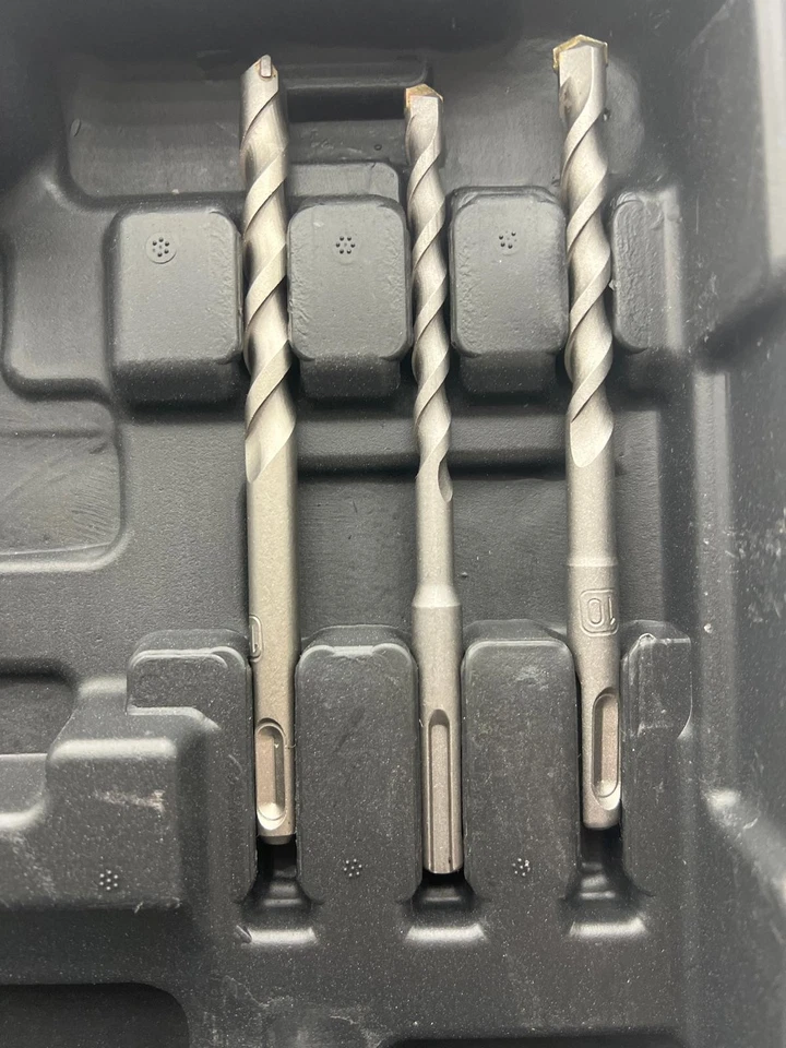 Broca de martelo rotativo WORKPRO 1-1/4" SDS-Plus 7.5AMP – Testada, Funciona, Grau A - Imagem 3 de 4