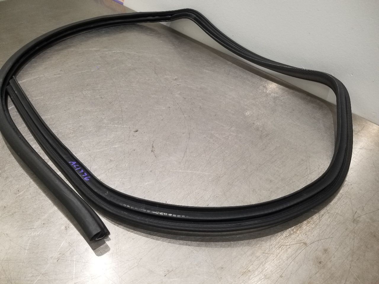 11 MERCEDES BENZ SLS AMG C197 DOOR WEATHERSTRIP RIGHT PASSENGER
