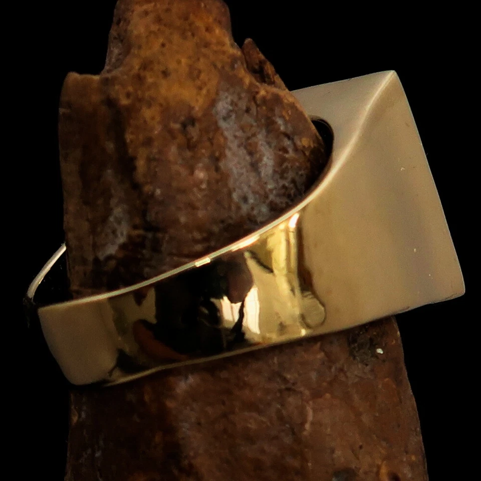 SQUARE MENS BRASS CHESS PLAYER RING QUEEN'S CROWN SYMBOL RED SIZE 13 - Image 4 of 4