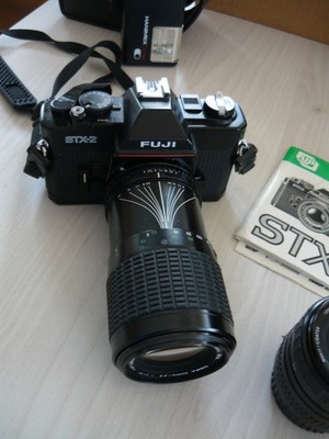 Fuji-Spiegelreflexkamera mit Sigma 28mm, Sigma-Zoom 40 -200, Hanimex CX333 Blitz