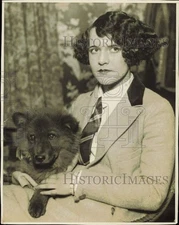 1925 Press Photo Fawn Gray with her dog - nei64343