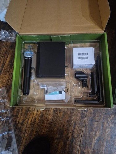 Shure BLX4R Wireless Receiver + Beta 58A Handheld Mic Rack Mount Supercardioid