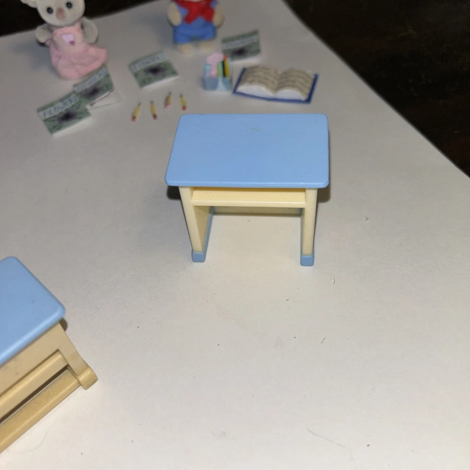 Calico Critters 育婴学校书桌、讲台和 2 个 Critters 罕见 — 第 3/4 张图片