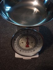 Vintage Cream/Off White Mechanical Kitchen Scales Retro In Excellent Condition