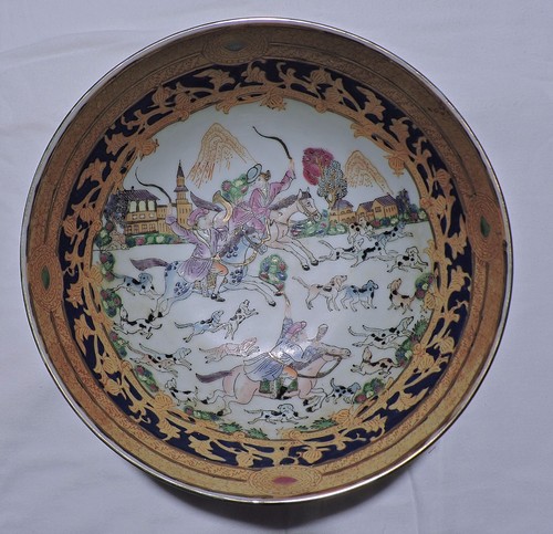 Vintage Reproduction Chinese Porcelain Hunt Bowl with an 18th Century Scene - Picture 2 of 9