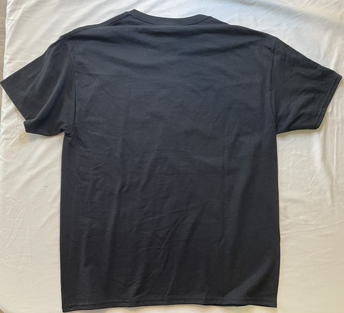 Camiseta Fanboy Comics Logo Negra Con Logo Gris - Imagen 4 de 4