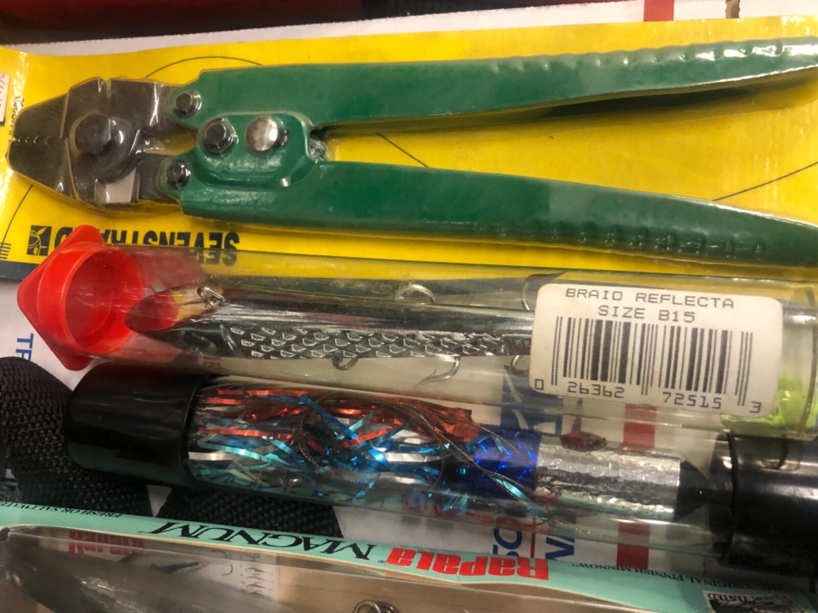 14-TROLLING FEATHERS BELT CARRIERS RAPALA BRAID JIG TOOLS GREAT LOT - Image 13