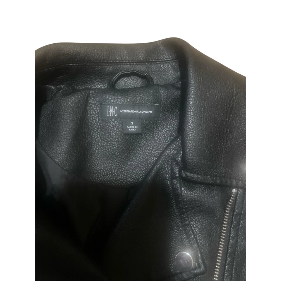 Chaqueta de moto INC International Concepts imitación cuero rojo blanco ribete pequeña Foto 4 de 4