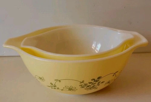 Vtg 2 Pyrex Shenandoah Cinderella Bowl 442 1 .5 Pint  441  1 Pint Yellow Floral