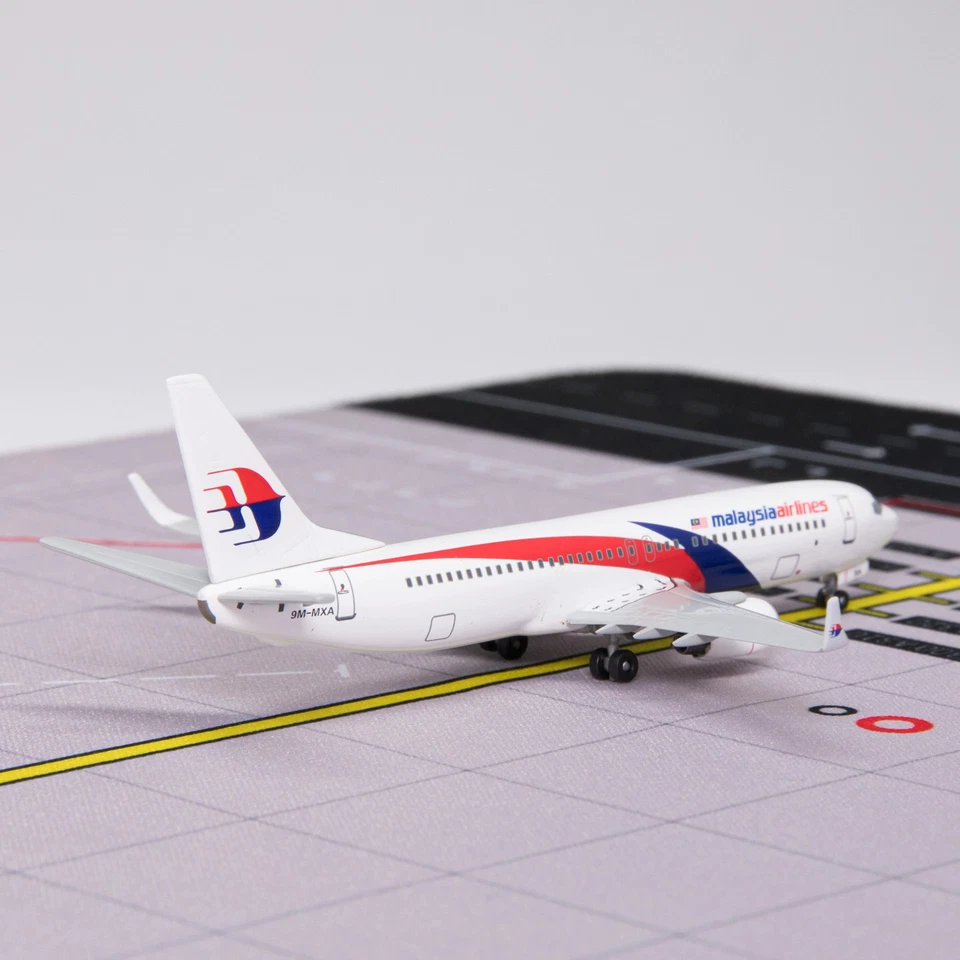 1/400 Dragon 56320 Malaysia Airlines Boeing 737-800 Airplane Finished Model - Image 3 of 4