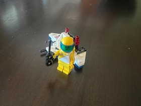 LEGO Space - Futuron - 1620 - Astro Dart - 100% Complete with Mini Figure
