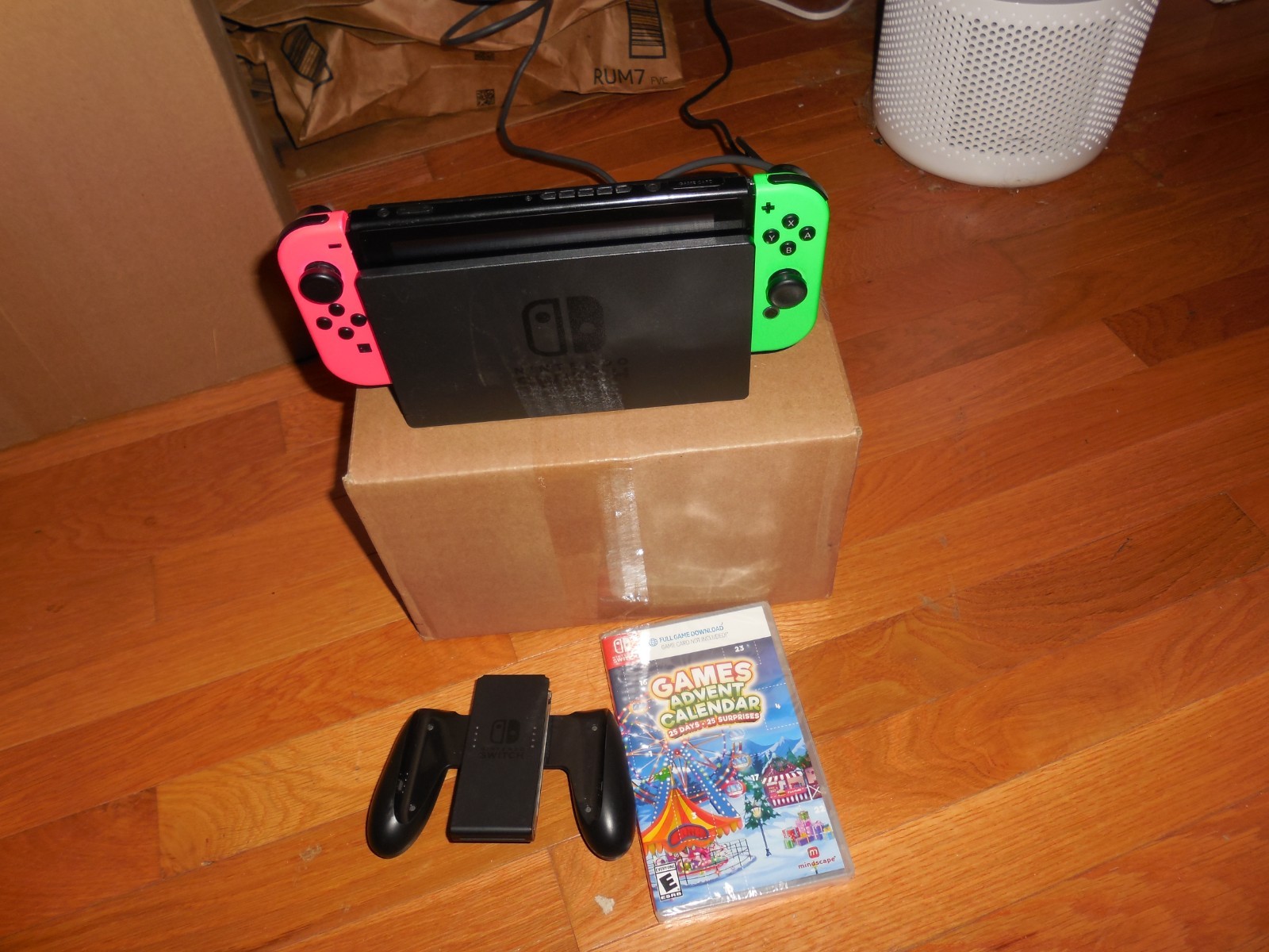 Free Shipping! - Nintendo Switch Console Bundle w/Green & Pink Joy-Cons - tested