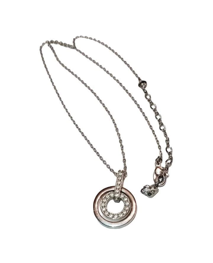 Collana con pendente Swarovski color argento con pavé di cristalli originali - Immagine 3 di 4