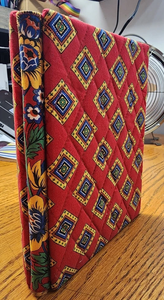 Marco de fotos Vera Bradley Villa rojo geométrico acolchado doble pliegue 4x6 Foto 4 de 4