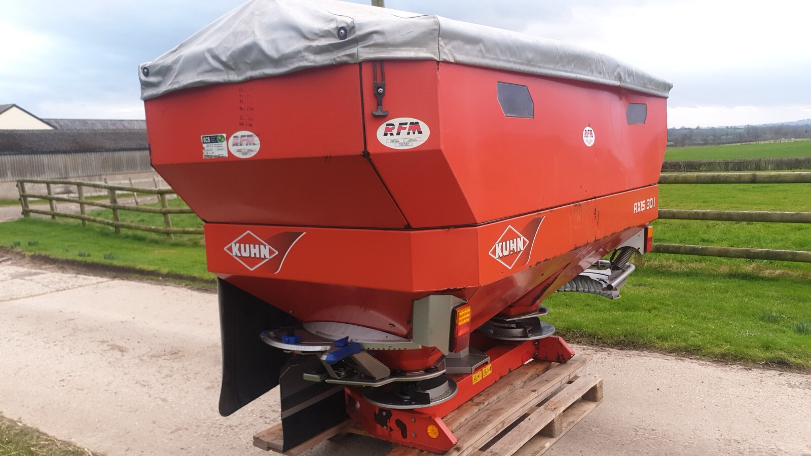 Kuhn Fertiliser Spreader / Fertiliser Spinner / Fertiliser Spreader eBay